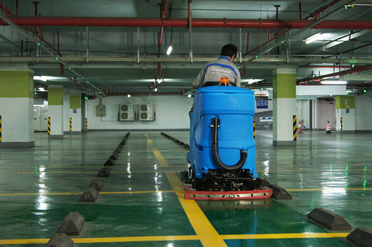 停车场清洁驾驶式安博(中国)